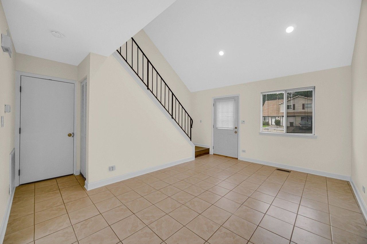 1807 Whitney Dr - Photo 5 of 25
