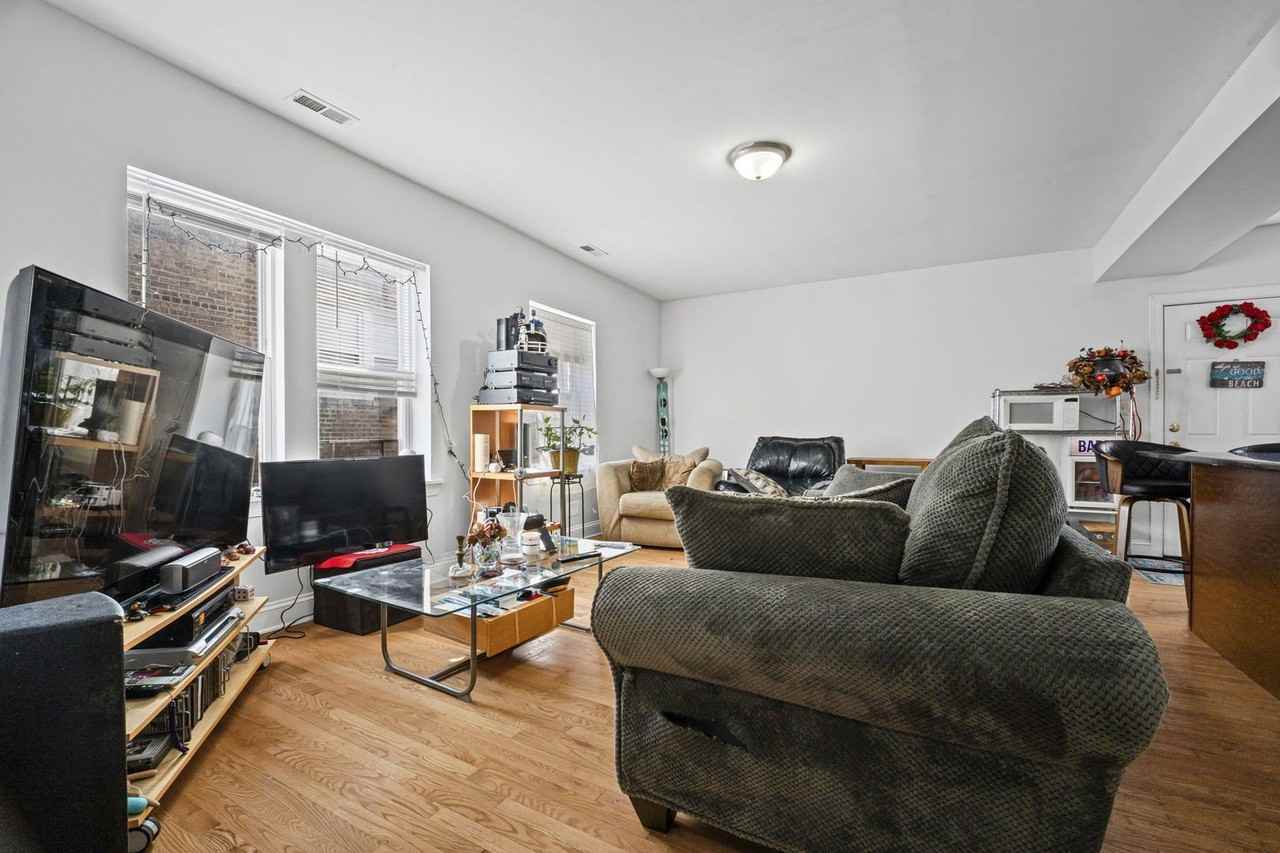 6319 N Sacramento Ave #3E - Photo 2 of 15