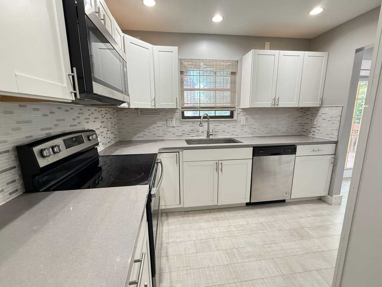 2781 Windridge Dr - Photo 5 of 12