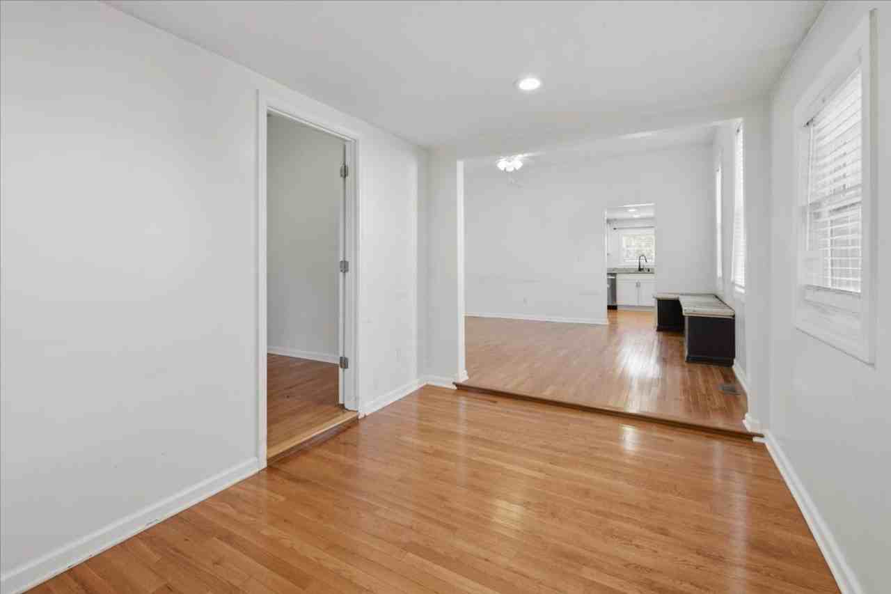 1041 Hervey St - Photo 2 of 13