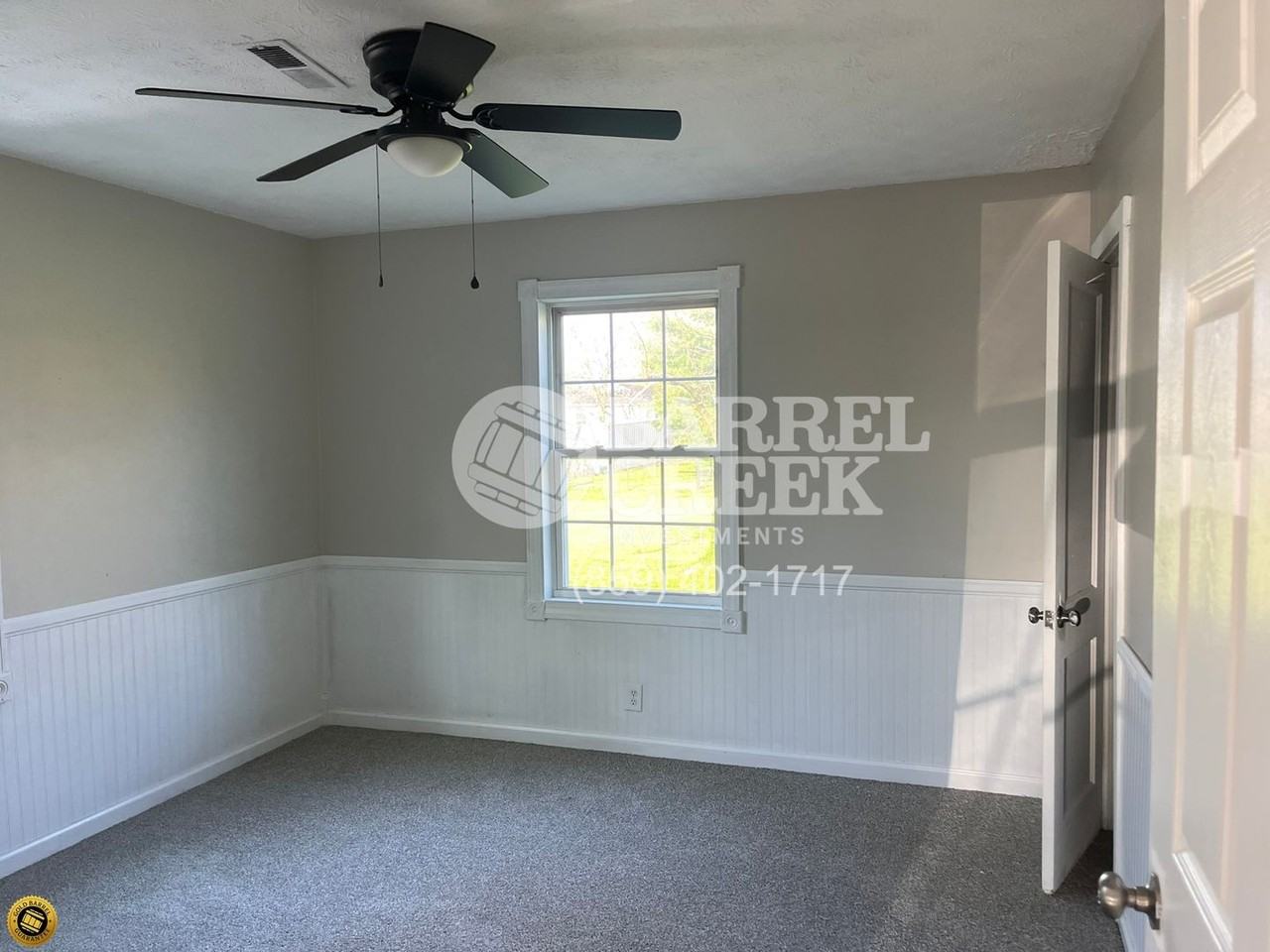 575 Royal Ct - Photo 3 of 8
