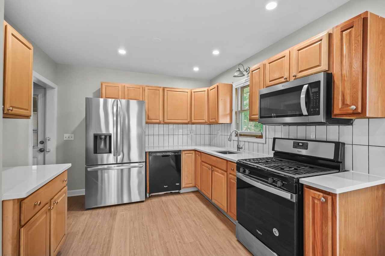 4 Thurston Ave - Photo 2 of 34