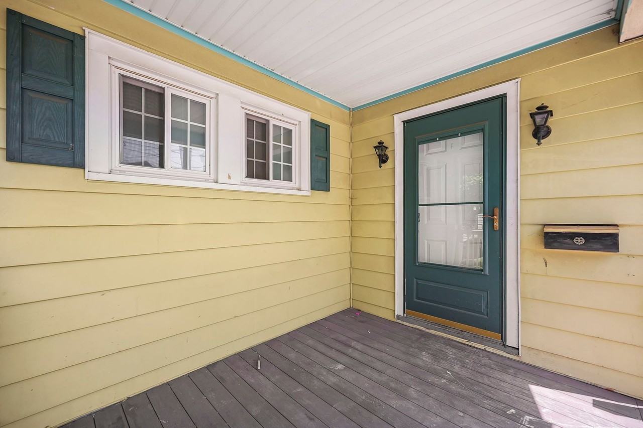 4 Thurston Ave - Photo 3 of 34