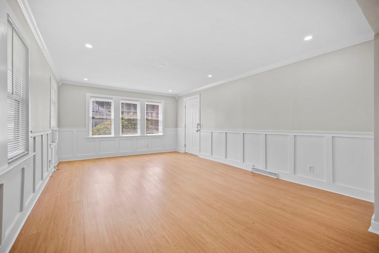 4 Thurston Ave - Photo 5 of 34