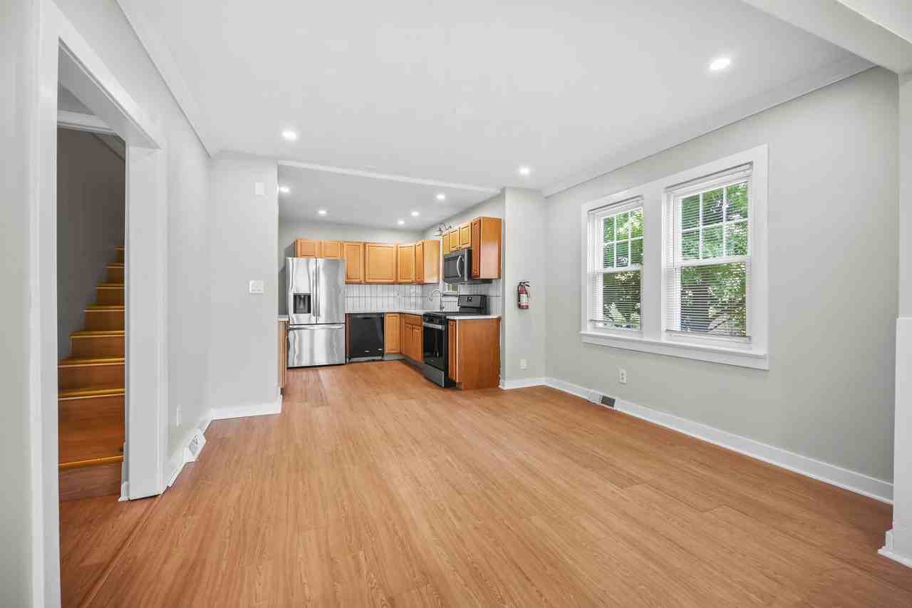 4 Thurston Ave - Photo 6 of 34