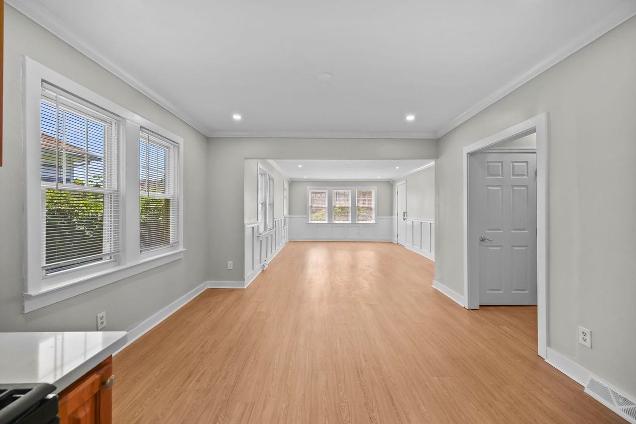 4 Thurston Ave - Photo 7 of 34