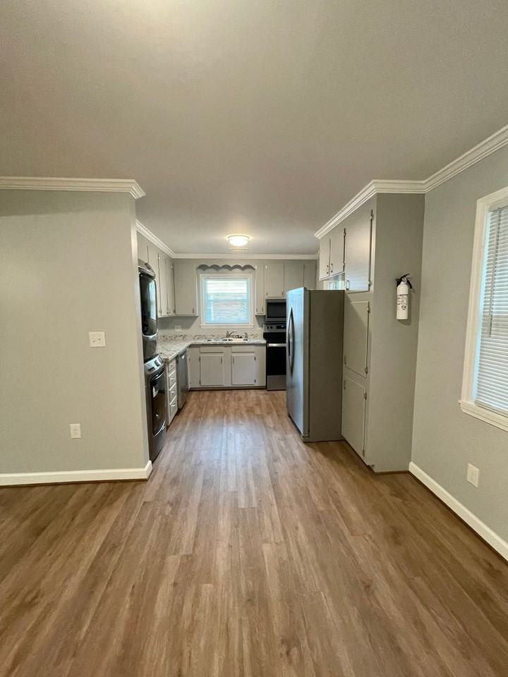 1610 E 59th St - Photo 3 of 14