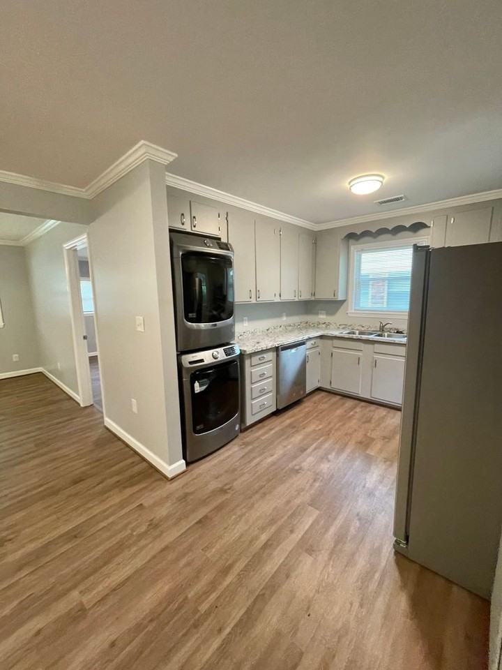 1610 E 59th St - Photo 4 of 14