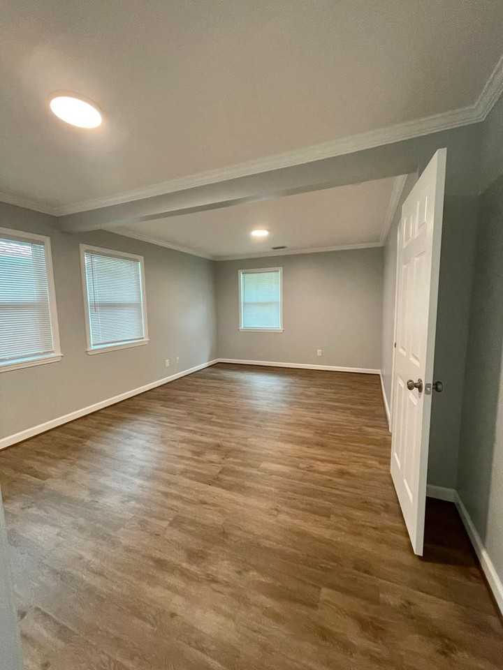 1610 E 59th St - Photo 6 of 14