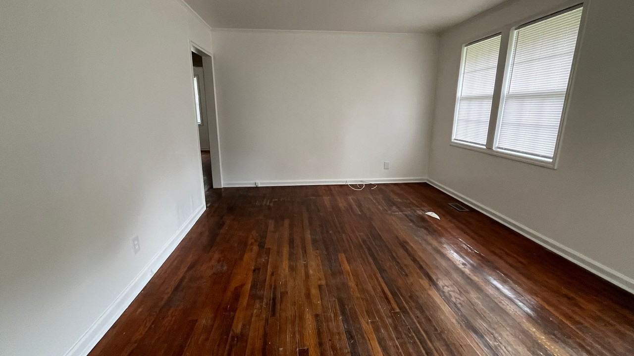 2221 Briarfield Rd - Photo 2 of 8