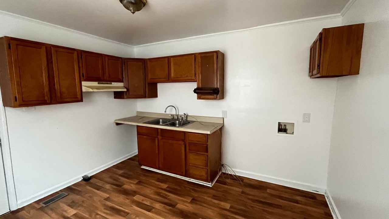 2221 Briarfield Rd - Photo 3 of 8