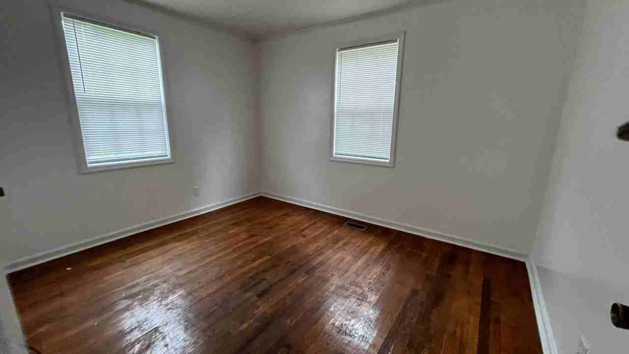 2221 Briarfield Rd - Photo 4 of 8
