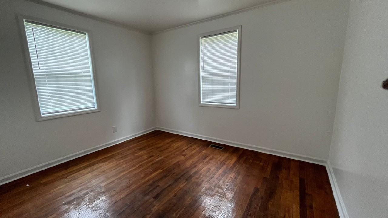 2221 Briarfield Rd - Photo 7 of 8