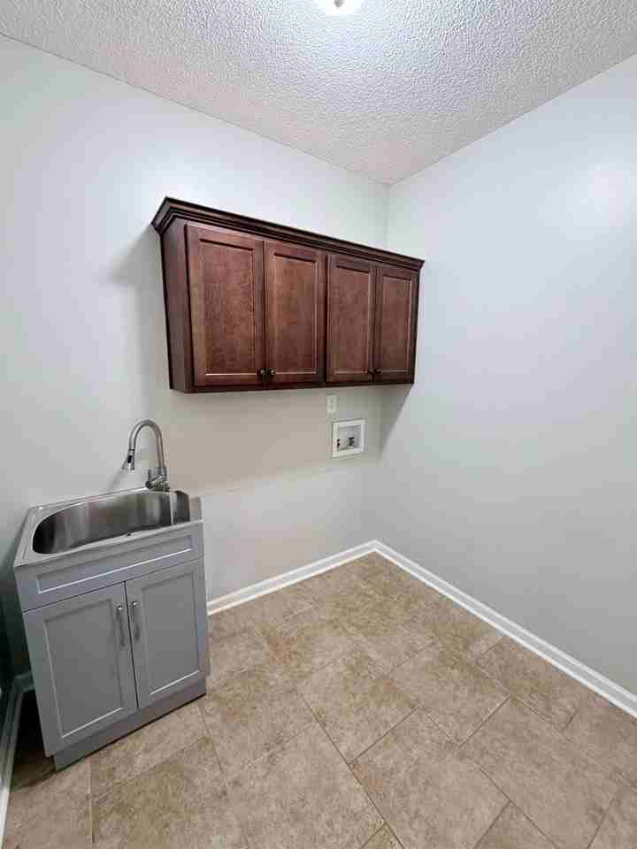 705 Post Oak Way - Photo 7 of 25