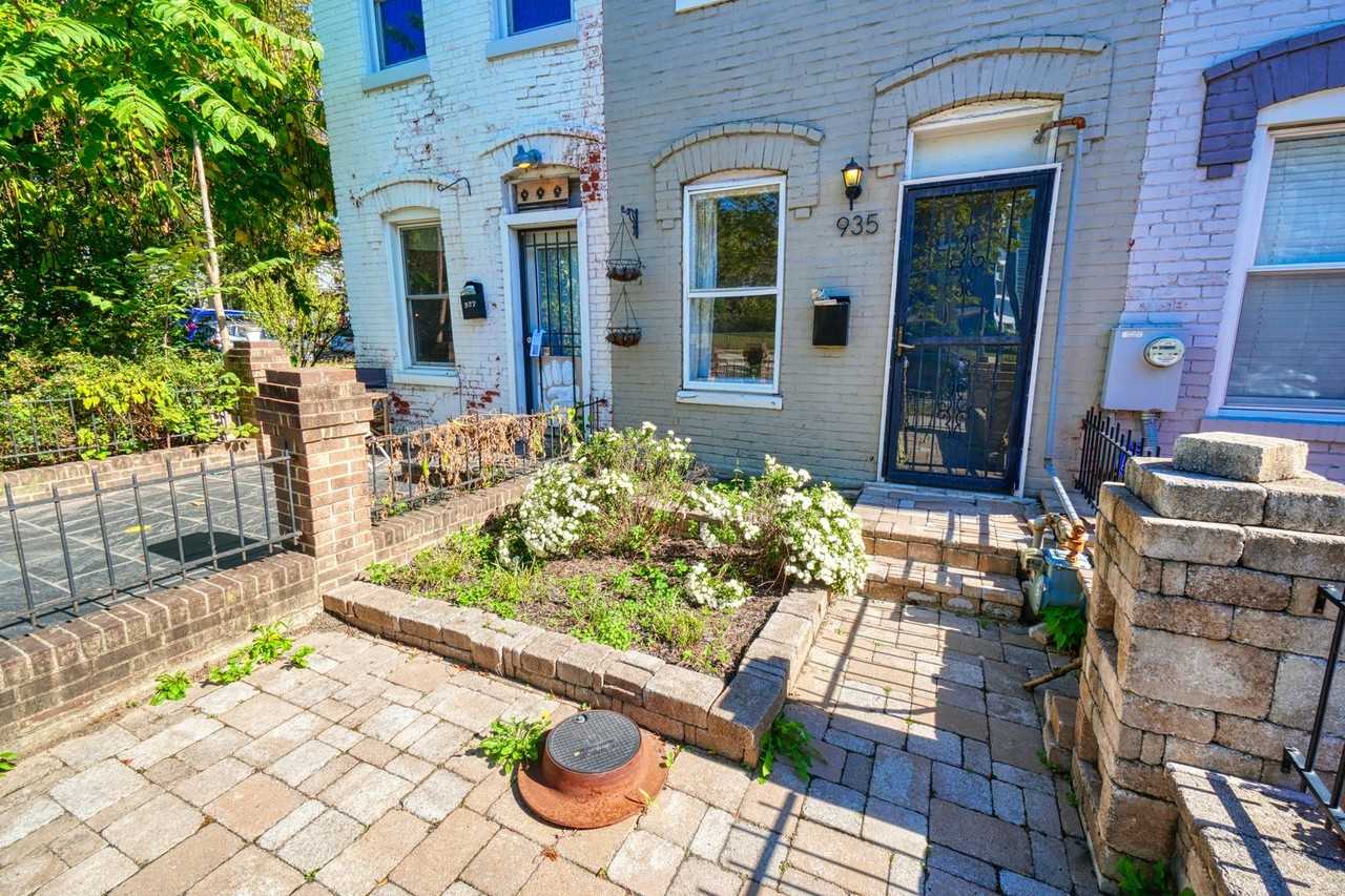 935 8th St Ne - Photo 3 of 22