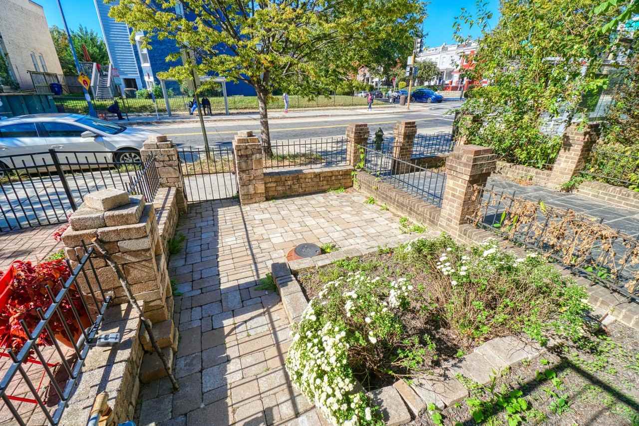 935 8th St Ne - Photo 4 of 22