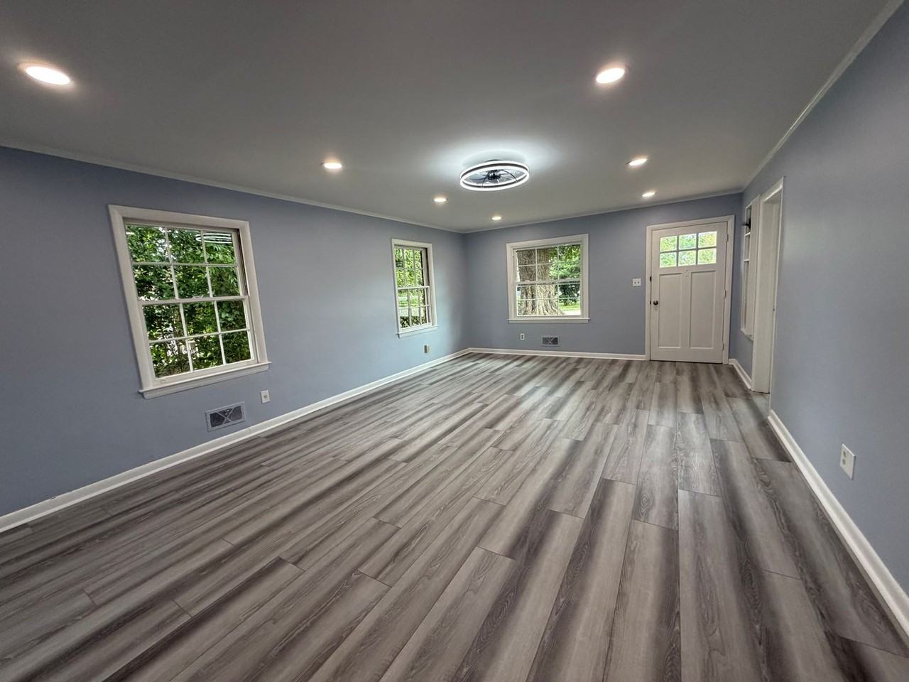 226 College Dr - Photo 3 of 15