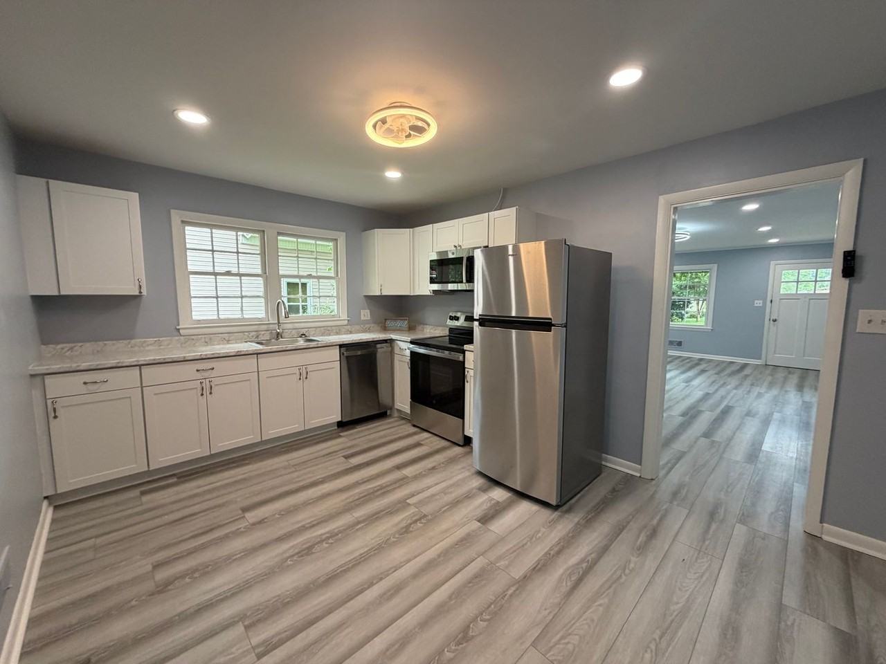 226 College Dr - Photo 4 of 15