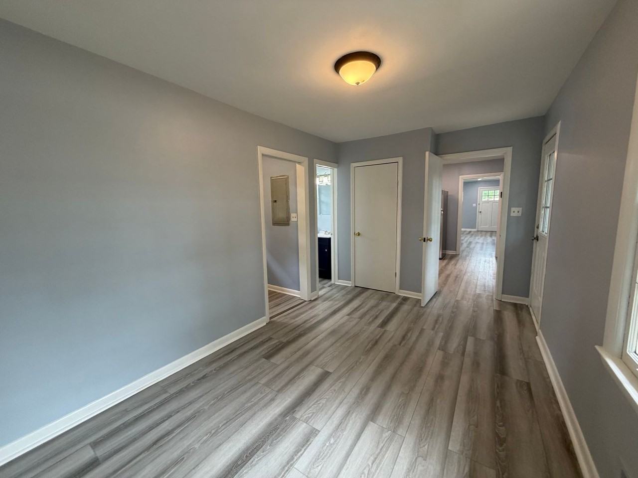 226 College Dr - Photo 5 of 15