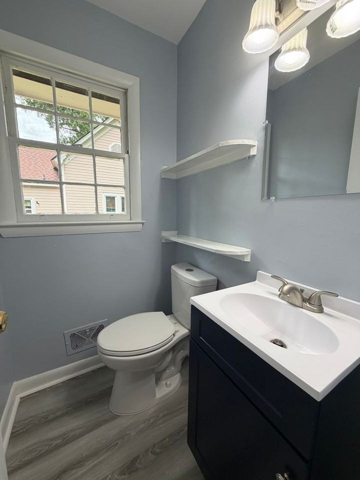 226 College Dr - Photo 7 of 15