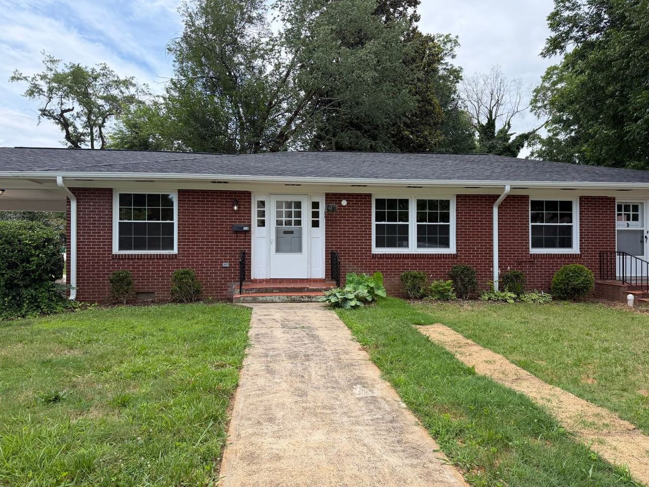228 College Dr - Photo 2 of 23