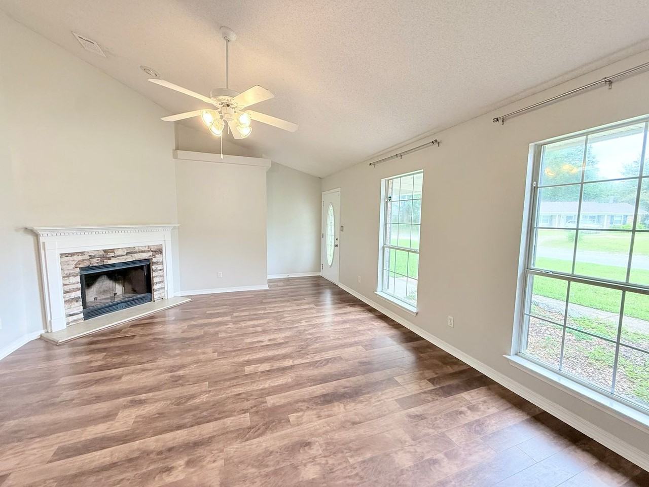 6183 Ashton Woods Cir - Photo 4 of 16