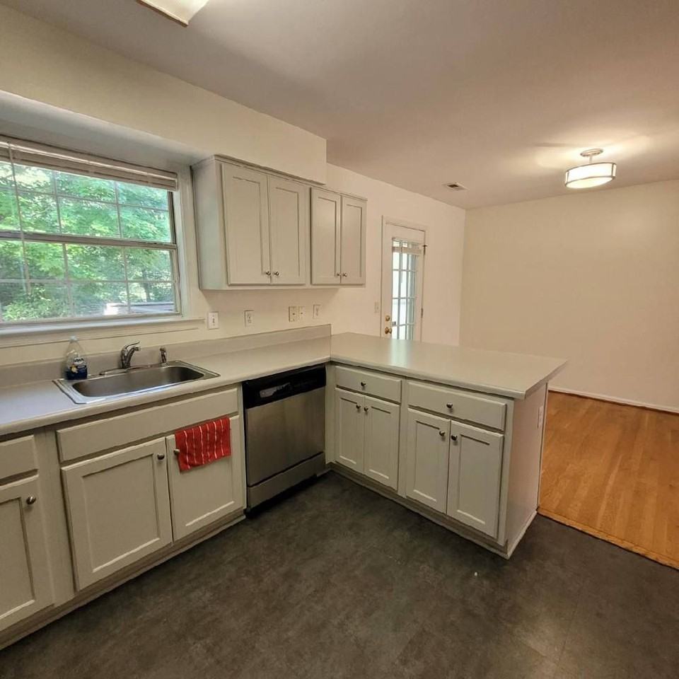100 Lamplighter Pl - Photo 4 of 40