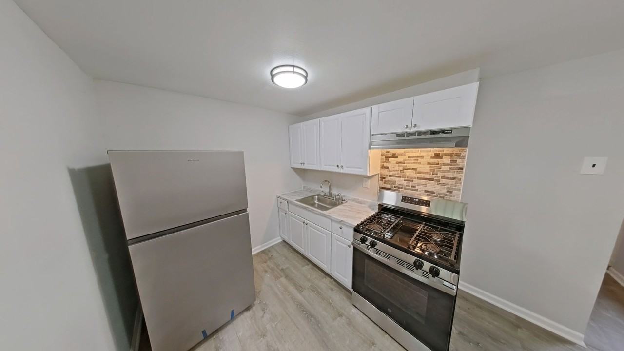 868 E Locust Ave - Photo 2 of 9