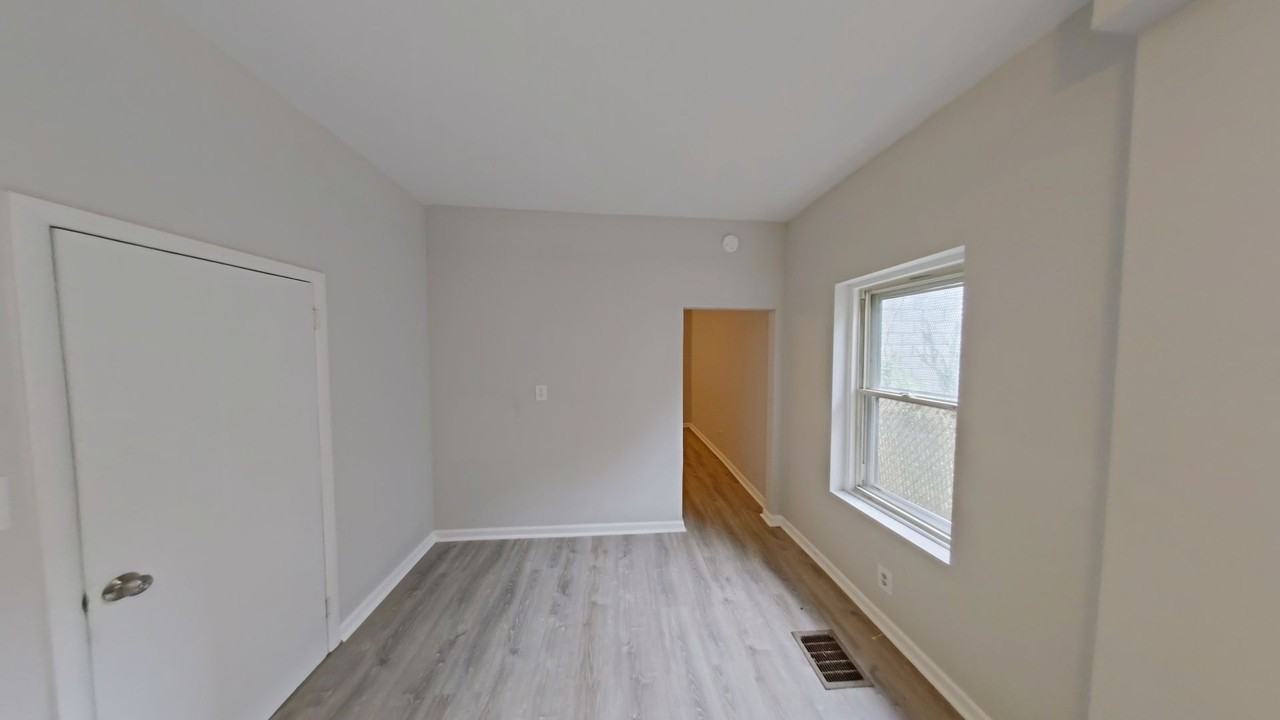 868 E Locust Ave - Photo 5 of 9