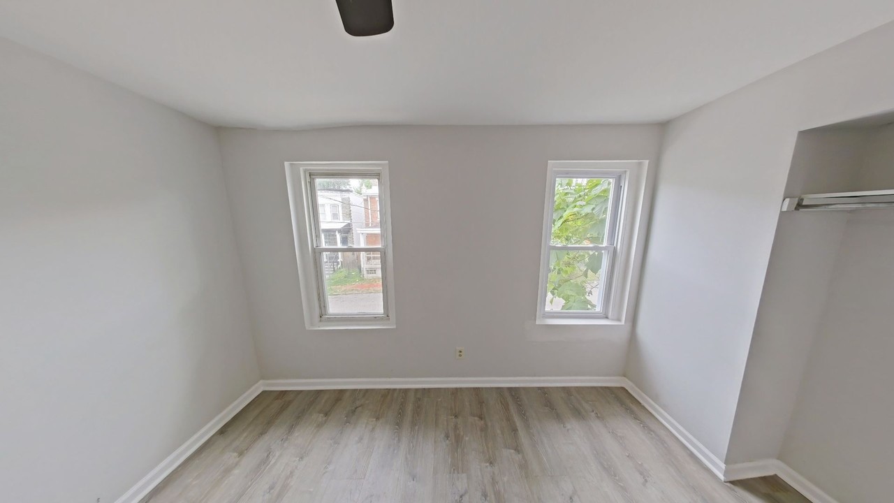 868 E Locust Ave - Photo 6 of 9