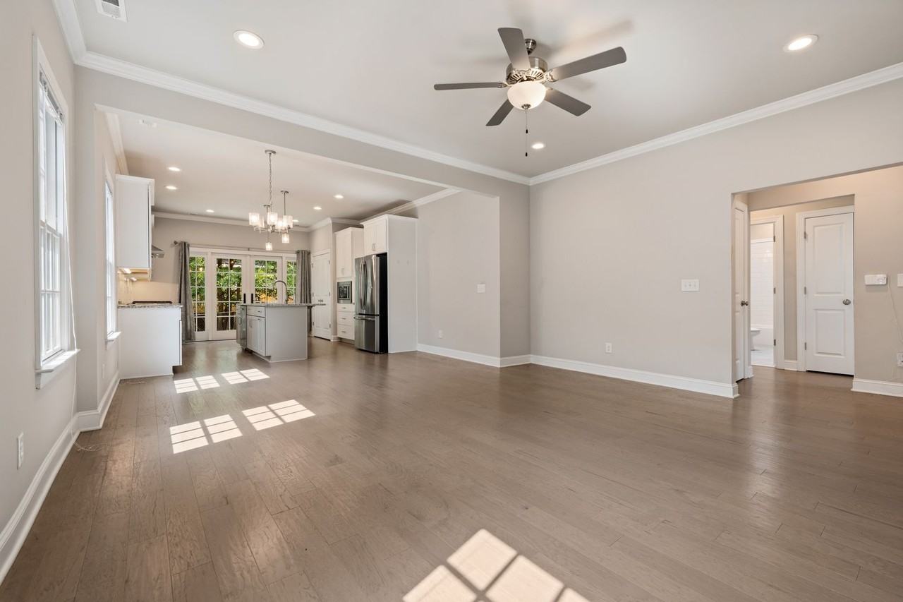 1108 Wall St - Photo 2 of 20