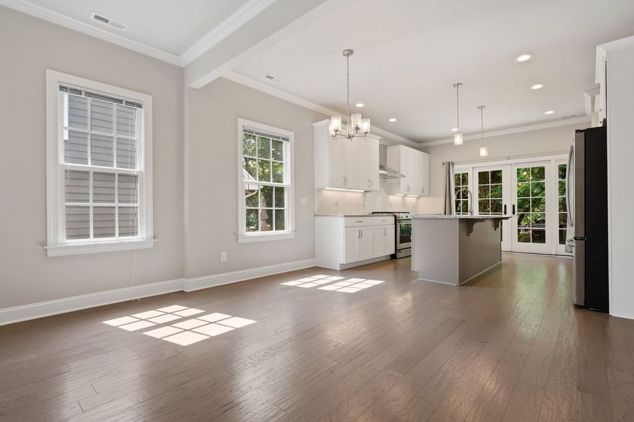 1108 Wall St - Photo 5 of 20