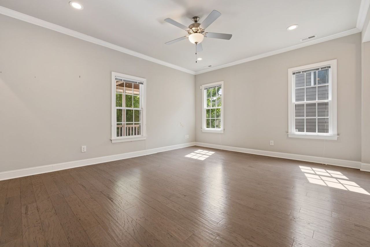 1108 Wall St - Photo 6 of 20