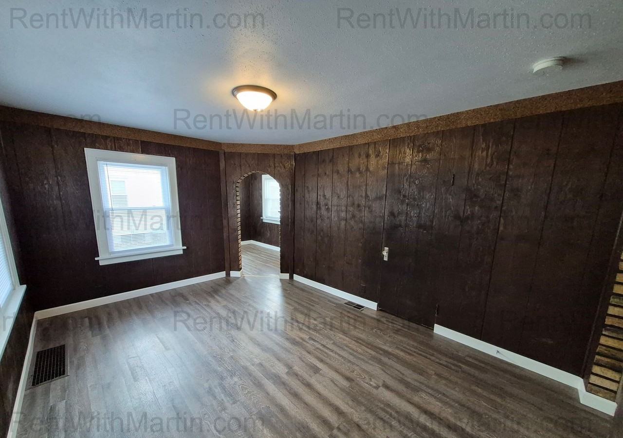 1212 Forest Ave - Photo 2 of 20