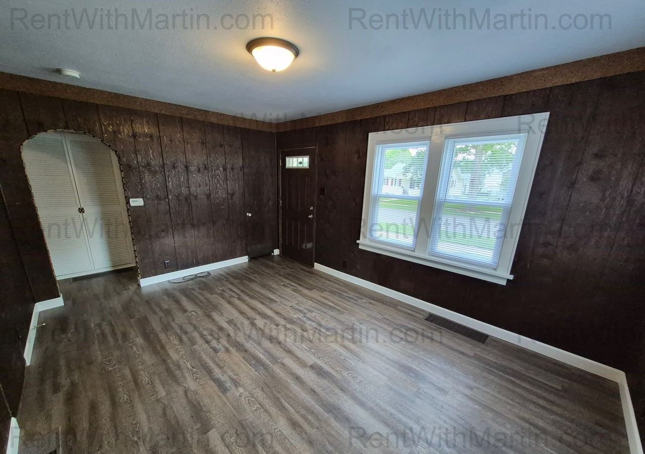 1212 Forest Ave - Photo 3 of 20