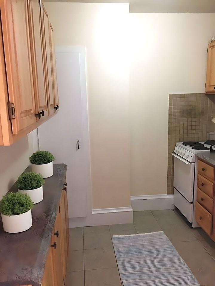 471 Beacon St - Photo 3 of 10