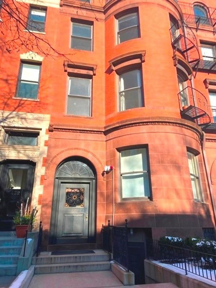 471 Beacon St - Photo 7 of 10