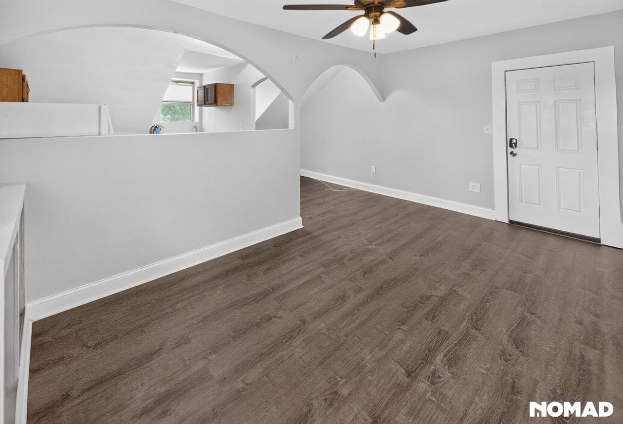 300 Woodbury Ter - Photo 3 of 10