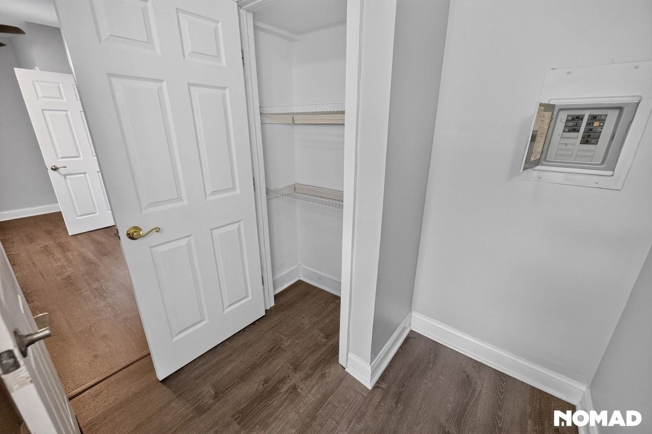 300 Woodbury Ter - Photo 4 of 10