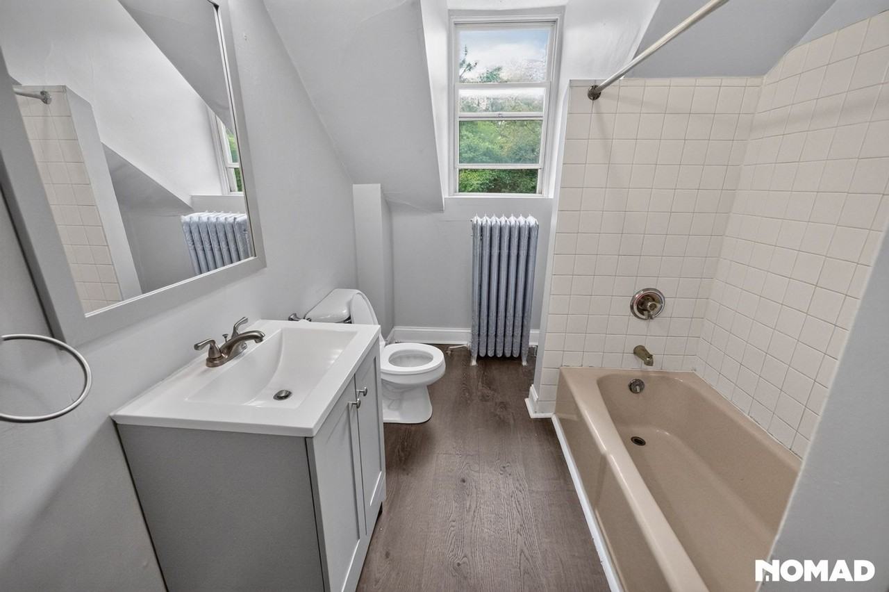 300 Woodbury Ter - Photo 7 of 10