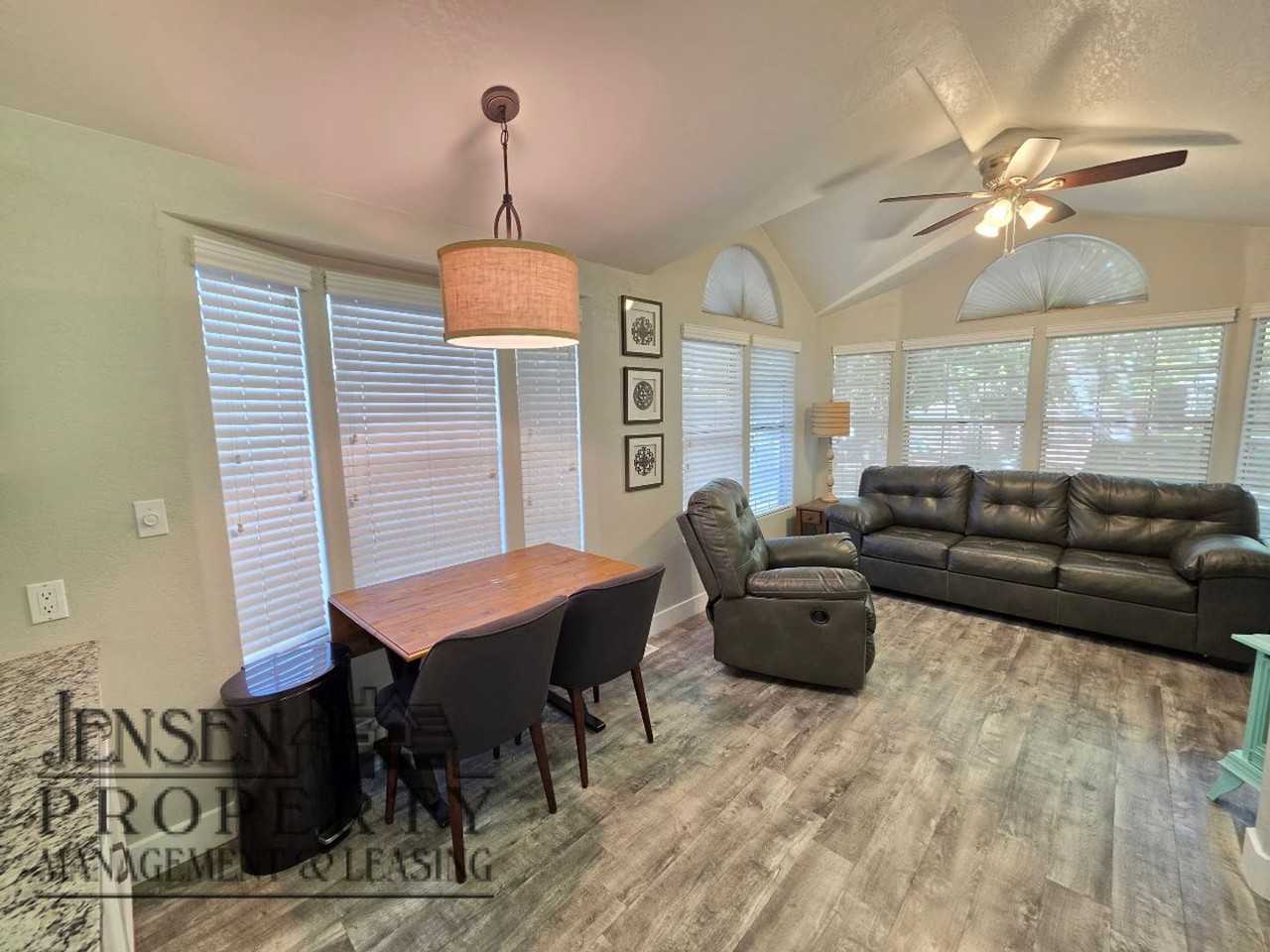 45 Cottonwood Ln - Photo 4 of 20