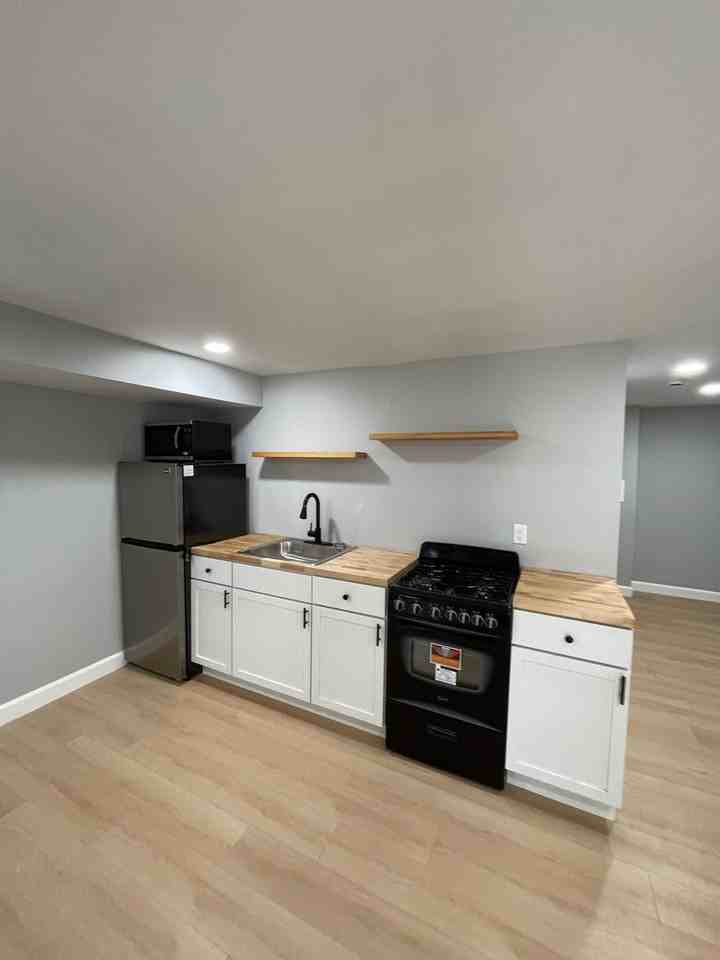 145 Wilmington Pl Se - Photo 3 of 5