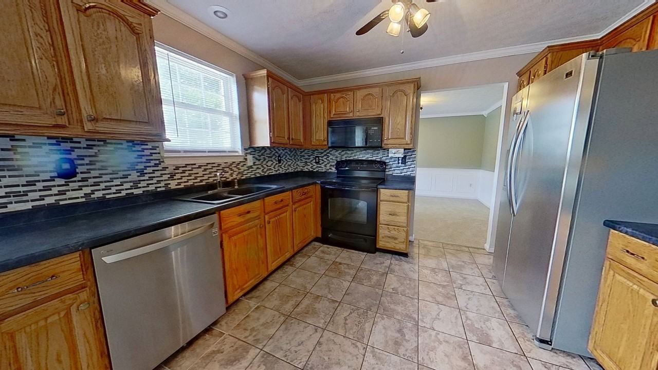 110 Hershey Cir - Photo 4 of 16