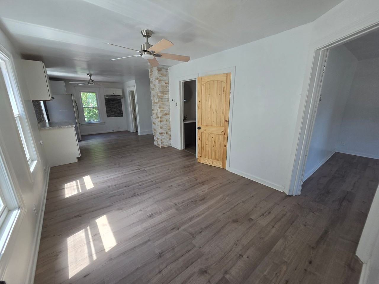 722 E 7th St - Photo 3 of 11