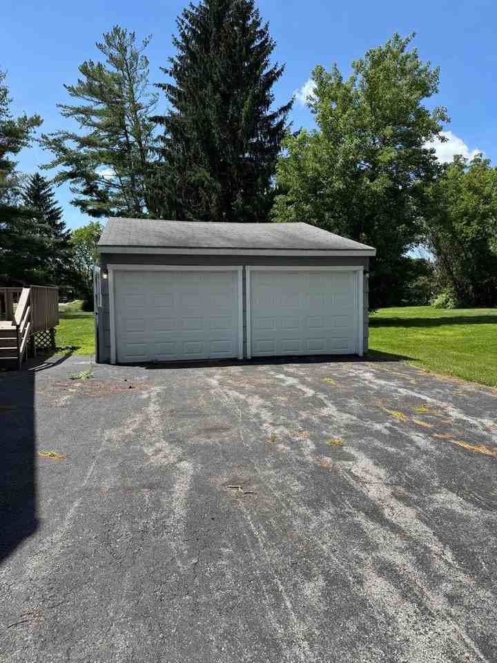 7801 Morgan Rd - Photo 2 of 11