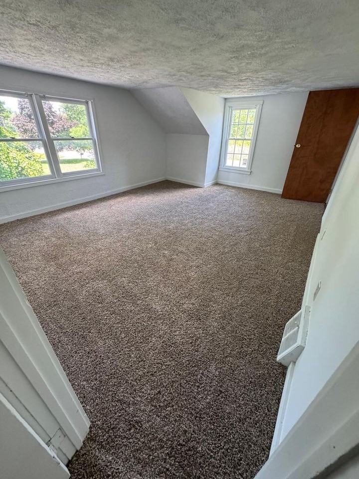 7801 Morgan Rd - Photo 4 of 11