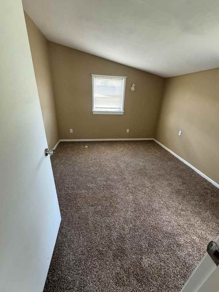 7801 Morgan Rd - Photo 5 of 11