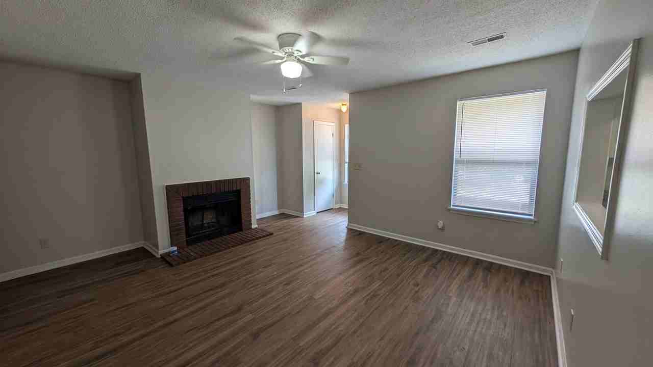 171 Hummingbird Ave Apt A - Photo 3 of 10