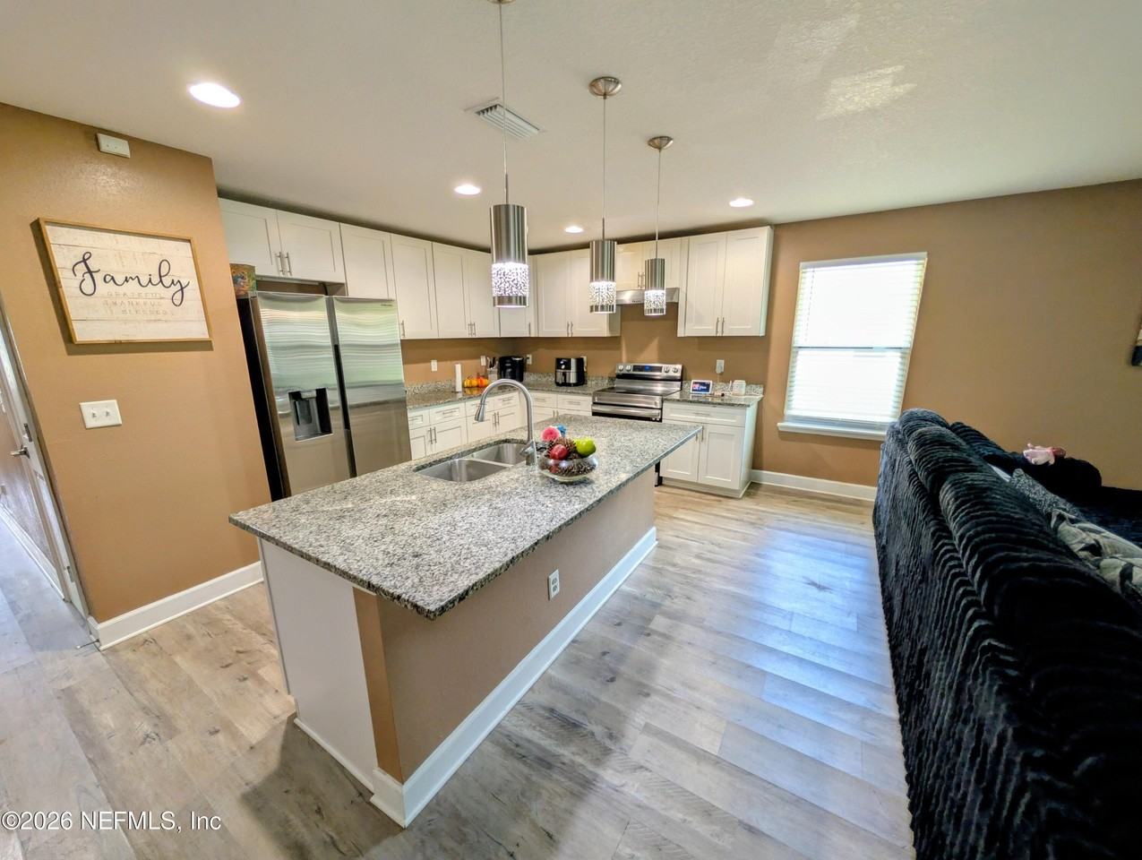 1380 Ottawa Ave - Photo 3 of 16