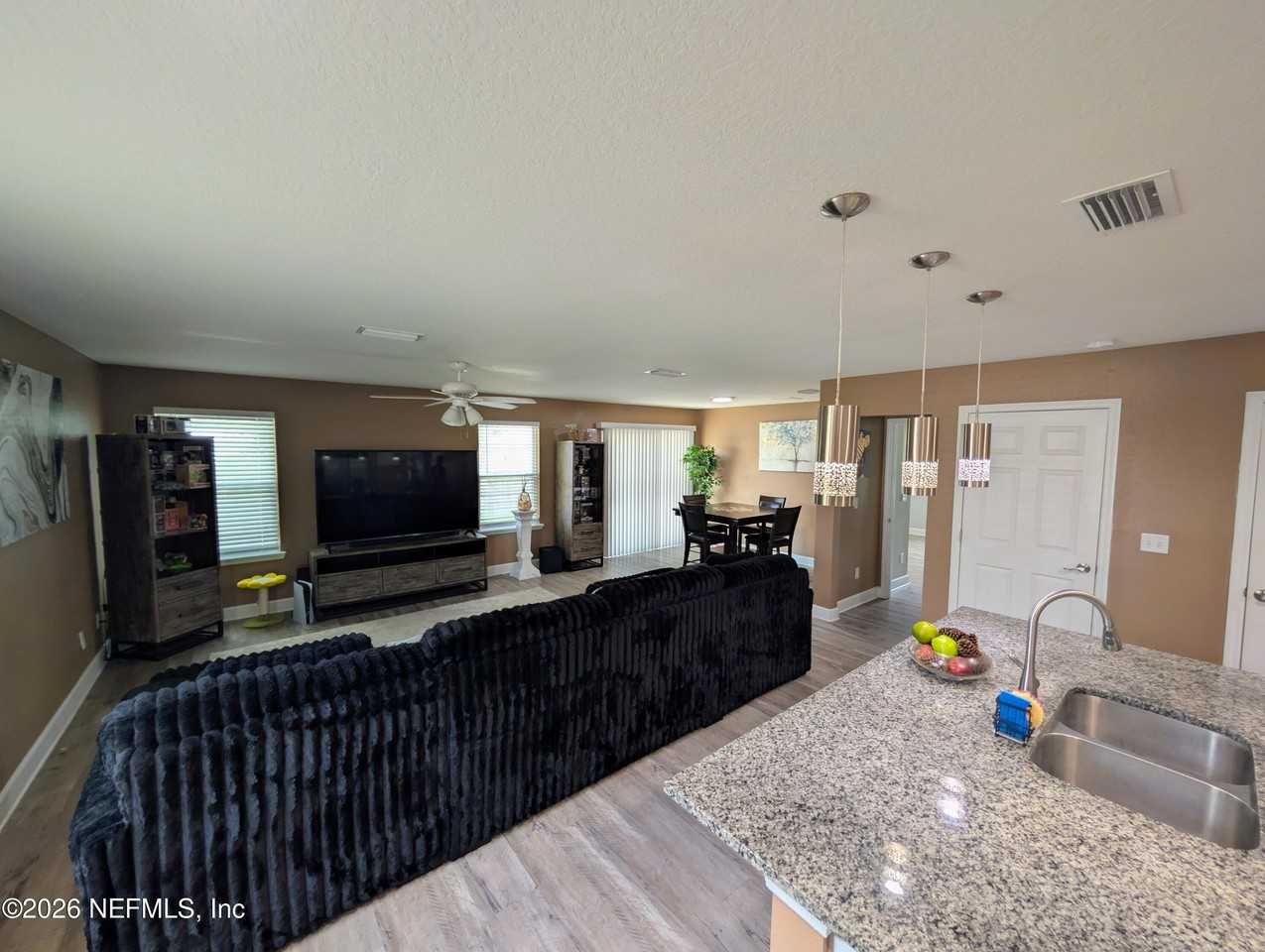 1380 Ottawa Ave - Photo 4 of 16